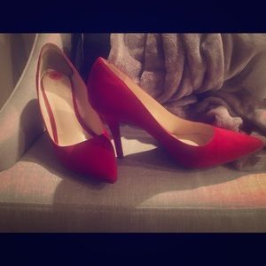 Nine West red suede pump